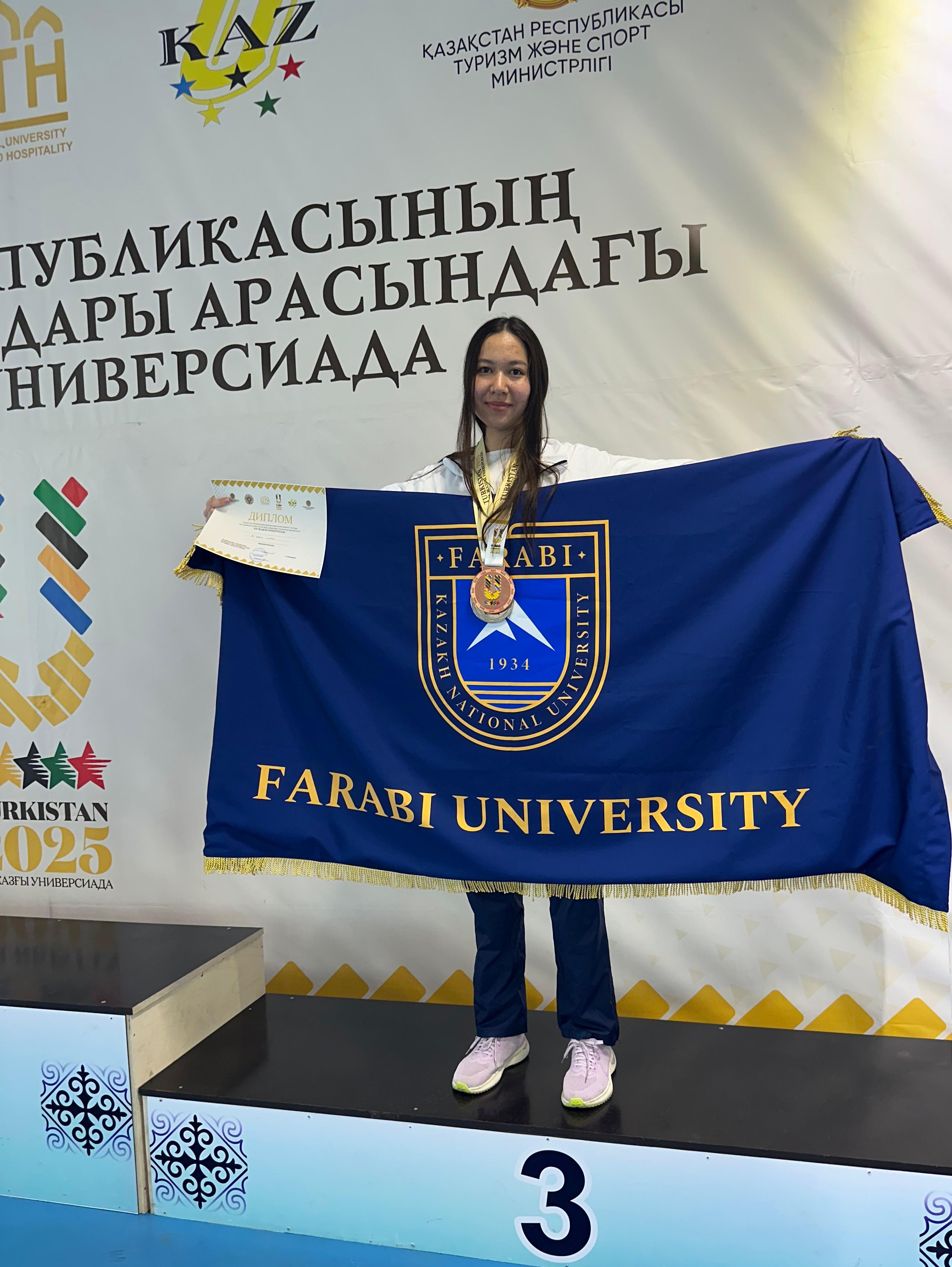 Биология факультетінің 1 курс студенті Мукатова Томирис арқасымен 50 метр жүзуде 3 орын алды